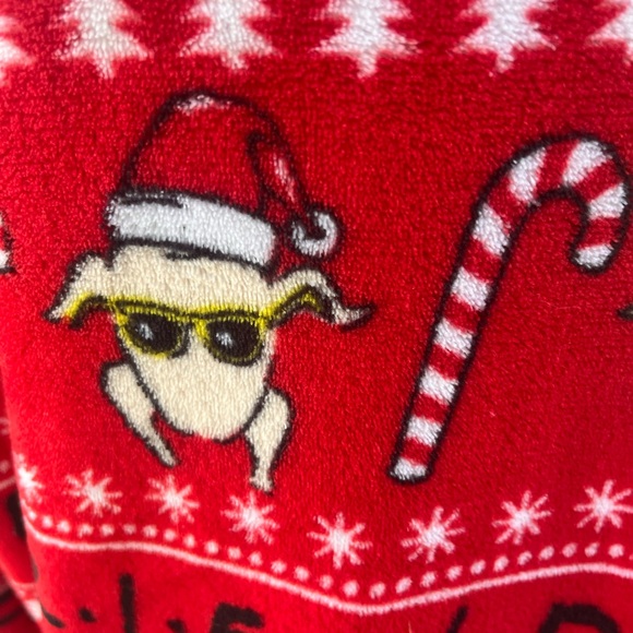 FRIENDS RED HOLIDAY ADULT SLEEPWEAR 2X FOOTLESS - Picture 7 of 11